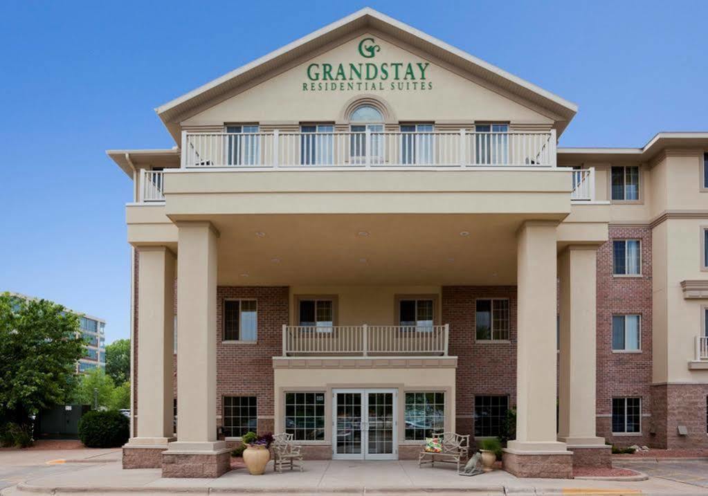 Grandstay Hotel & Suites La Crosse Exterior photo