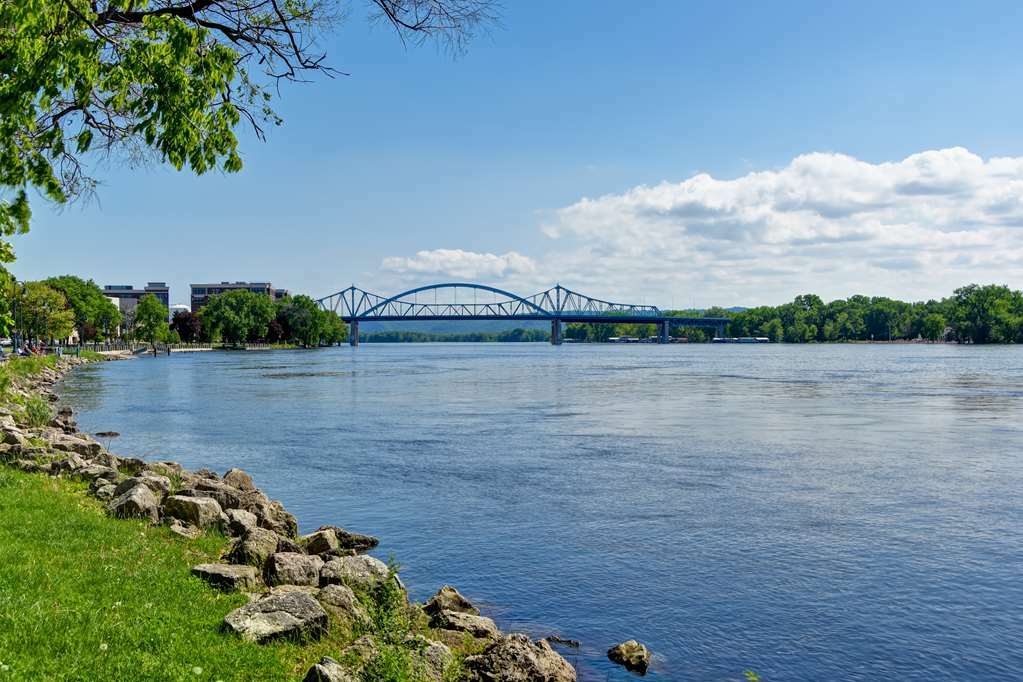 Grandstay Hotel & Suites La Crosse Amenities photo